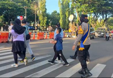 Dukung Patroli Mojang Lodaya Kapolda Jabar, Polwan Polres Bogor Sapa Warga Saat Uji Coba Car Free Day di Jalan Tegar Beriman
